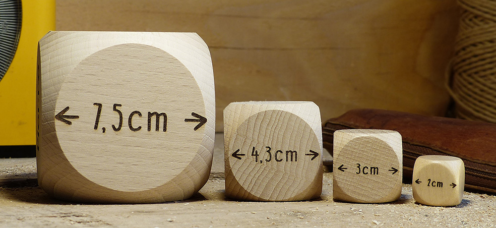 Unsere verschiedenen Würfelgrößen zum Anpassen, 2 cm, 3 cm, 4,3 cm oder 7,5 cm